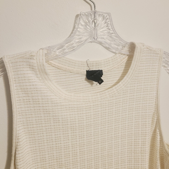 W5 | Women's White and Gold Metallic Sleeveless Ruffle Peplum Top (Size XL) - Picture 4 of 14